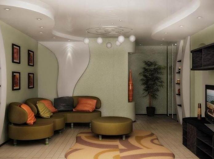 Дизайнът на таваните в залата е начинът да се превърне в дневната