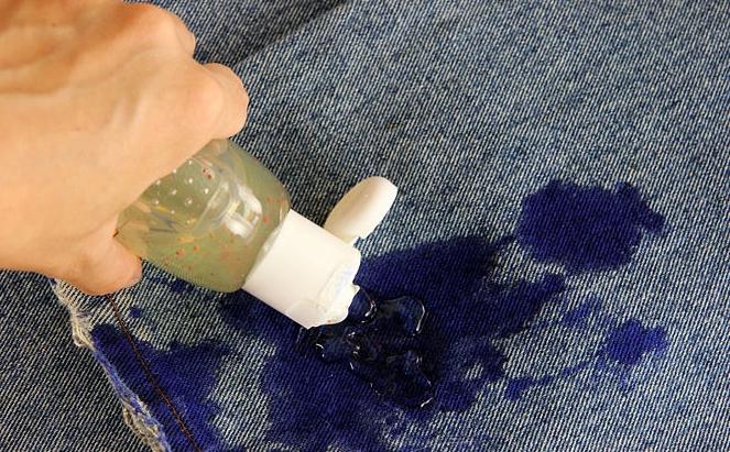 Какво и как да измиете боята от дънките
