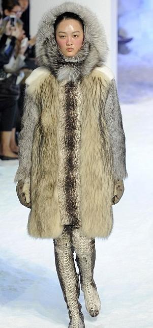 Изкуственото кожено палто винаги е на мода