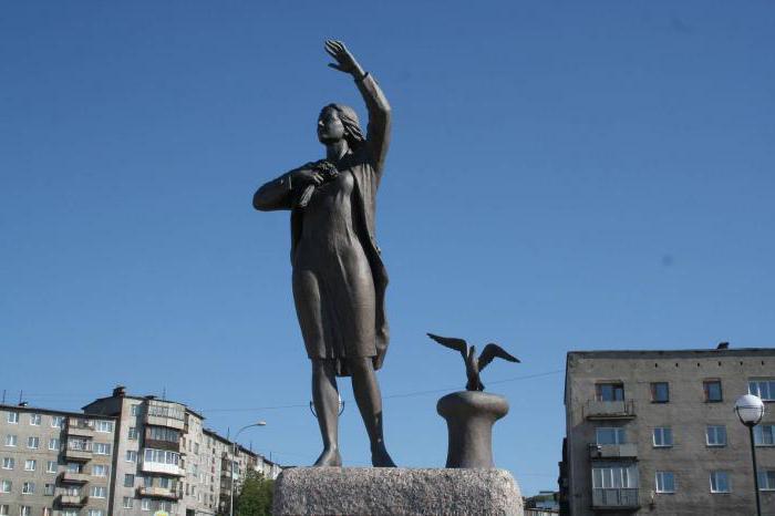 Паметник "Чакащи" в Мурманск - паметник на жени, които могат да чакат