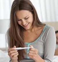 Забавянето на менструацията и бялото отделяне е знак за бременност?